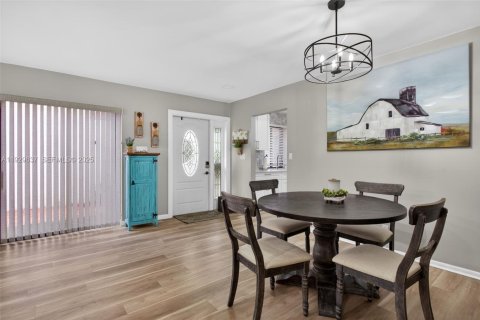 House in Coconut Creek, Florida 2 bedrooms, 130.34 sq.m. № 1988490 - photo 13