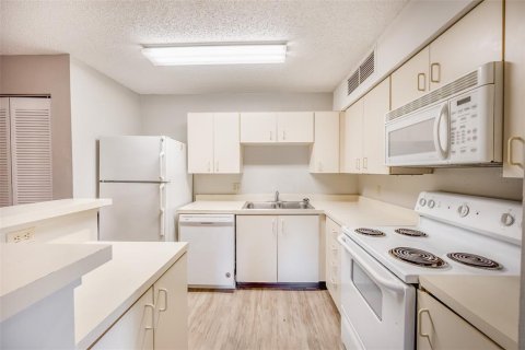 Condo in Altamonte Springs, Florida, 1 bedroom  № 2092697 - photo 7