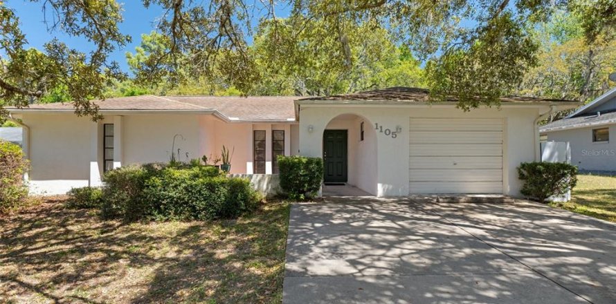 House in Lecanto, Florida 5 bedrooms, 200.3 sq.m. № 1651033