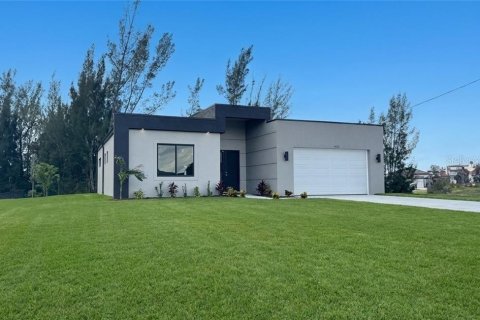 Villa ou maison à Cape Coral, Floride 4 chambres, 176.89 m2 № 2339381