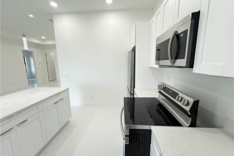 Купить виллу или дом в Кейп-Корал, Флорида 4 комнаты, 176.89м2, № 2339381 - фото 9