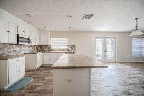House in Lakeland, Florida 4 bedrooms, 275.46 sq.m. № 1542477 - photo 3