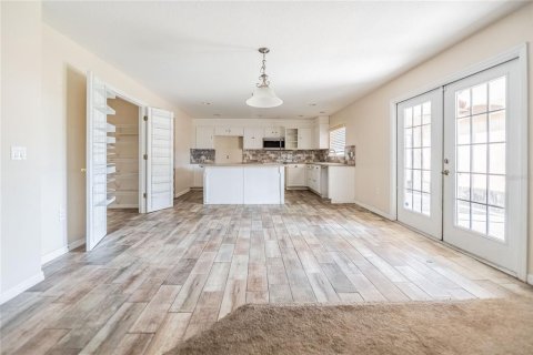 House in Lakeland, Florida 4 bedrooms, 275.46 sq.m. № 1542477 - photo 4