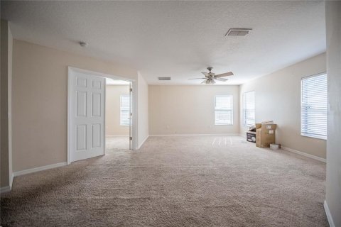House in Lakeland, Florida 4 bedrooms, 275.46 sq.m. № 1542477 - photo 13