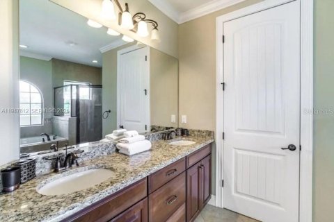 House in Kissimmee, Florida 5 bedrooms, 297.75 sq.m. № 2003879 - photo 17