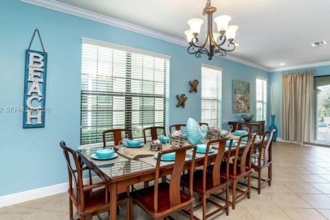 House in Kissimmee, Florida 5 bedrooms, 297.75 sq.m. № 2003879 - photo 7