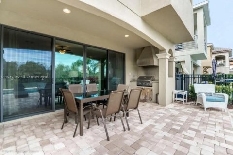 House in Kissimmee, Florida 5 bedrooms, 297.75 sq.m. № 2003879 - photo 15