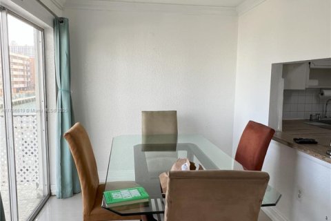 Condo in North Miami Beach, Florida, 2 bedrooms  № 1741883 - photo 5