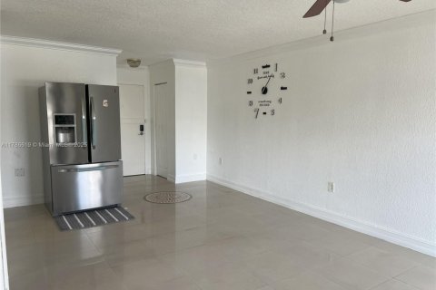 Condo in North Miami Beach, Florida, 2 bedrooms  № 1741883 - photo 4