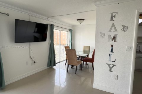 Condo in North Miami Beach, Florida, 2 bedrooms  № 1741883 - photo 6