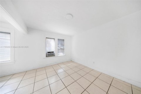 Commercial property in Miami, Florida № 1860770 - photo 21