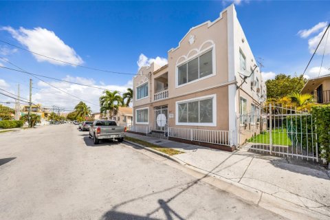 Commercial property in Miami, Florida № 1860770 - photo 3