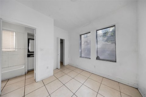 Commercial property in Miami, Florida № 1860770 - photo 18