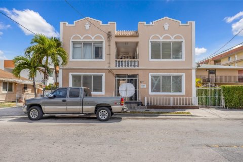 Commercial property in Miami, Florida № 1860770 - photo 2