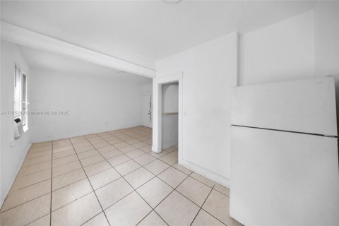 Commercial property in Miami, Florida № 1860770 - photo 22