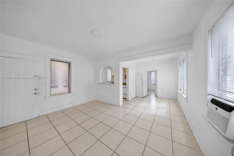 Commercial property in Miami, Florida № 1860770 - photo 25