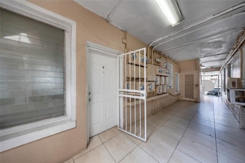 Commercial property in Miami, Florida № 1860770 - photo 28