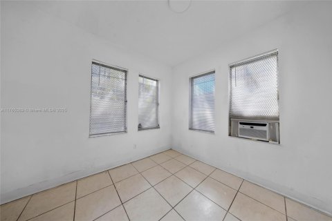 Commercial property in Miami, Florida № 1860770 - photo 19