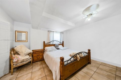 Commercial property in Miami, Florida № 1860770 - photo 12