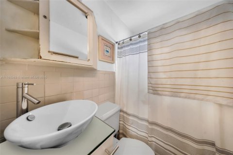 Commercial property in Miami, Florida № 1860770 - photo 11