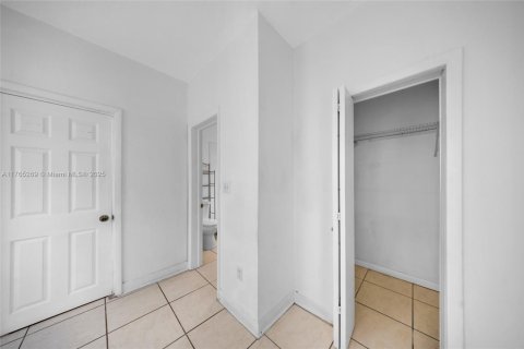 Commercial property in Miami, Florida № 1860770 - photo 15