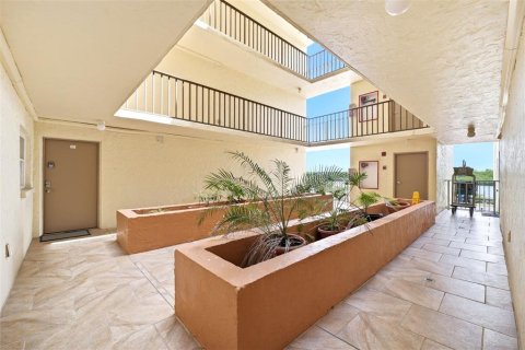 Купить кондоминиум в Индиан-Шорс, Флорида 4 комнаты, 101.26м2, № 2100606 - фото 5