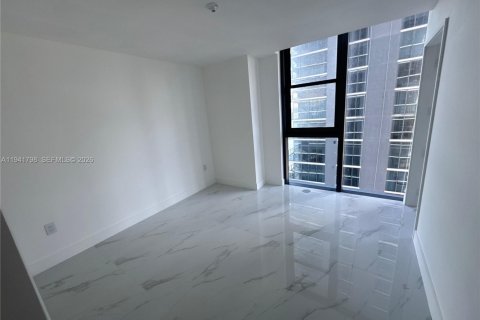Condominio en alquiler en Miami, Florida, 5 dormitorios, 240.06 m2 № 2059942 - foto 21