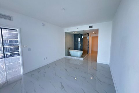 Condominio en alquiler en Miami, Florida, 5 dormitorios, 240.06 m2 № 2059942 - foto 24