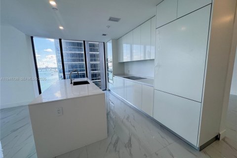 Condominio en alquiler en Miami, Florida, 5 dormitorios, 240.06 m2 № 2059942 - foto 16