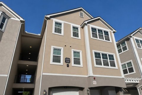 Condo in Orlando, Florida, 2 bedrooms № 2110747 - photo 2