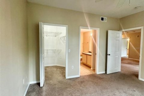 Condo in Orlando, Florida, 2 bedrooms № 2110747 - photo 12