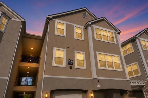 Condominio en Orlando, Florida, 2 dormitorios  № 2110747