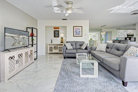 Condo in Venice, Florida, 2 bedrooms  № 2200387 - photo 19