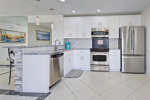 Condo in Venice, Florida, 2 bedrooms  № 2200387 - photo 13