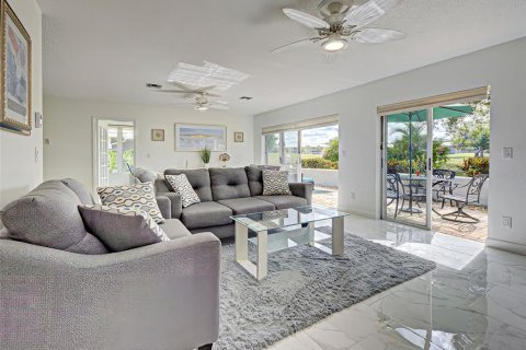 Condo in Venice, Florida, 2 bedrooms  № 2200387 - photo 28