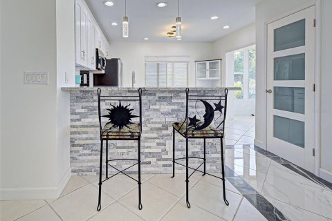Condo in Venice, Florida, 2 bedrooms  № 2200387 - photo 11