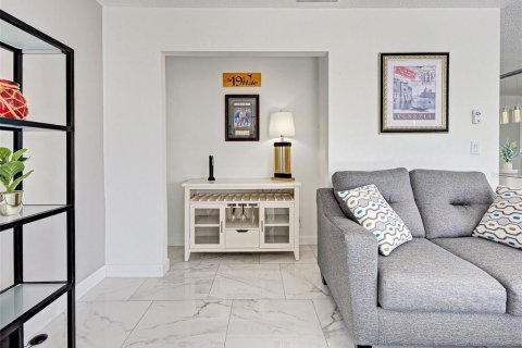 Condo in Venice, Florida, 2 bedrooms  № 2200387 - photo 22