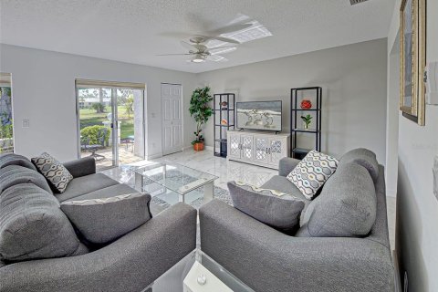 Condo in Venice, Florida, 2 bedrooms  № 2200387 - photo 23