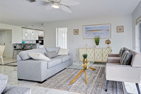 Condo in Venice, Florida, 2 bedrooms  № 2200387 - photo 17