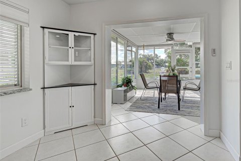 Condo in Venice, Florida, 2 bedrooms  № 2200387 - photo 24