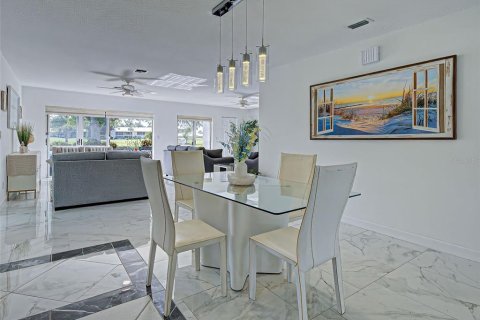 Condo in Venice, Florida, 2 bedrooms  № 2200387 - photo 8