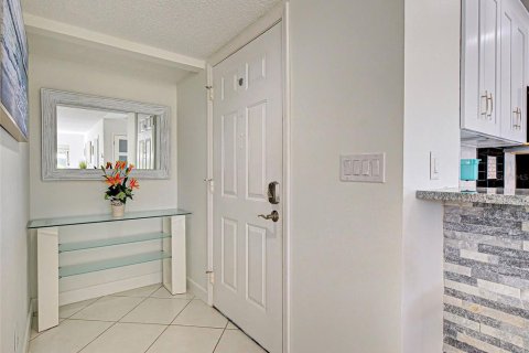 Condo in Venice, Florida, 2 bedrooms  № 2200387 - photo 5