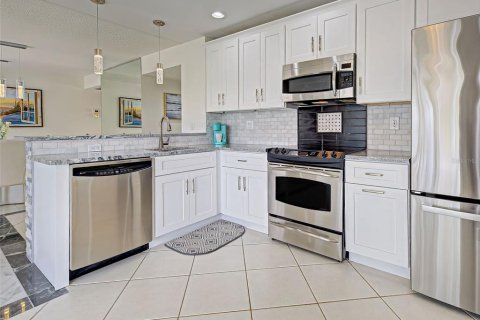 Condo in Venice, Florida, 2 bedrooms  № 2200387 - photo 14