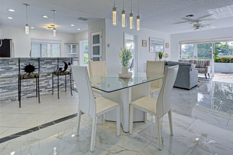 Condo in Venice, Florida, 2 bedrooms  № 2200387 - photo 6