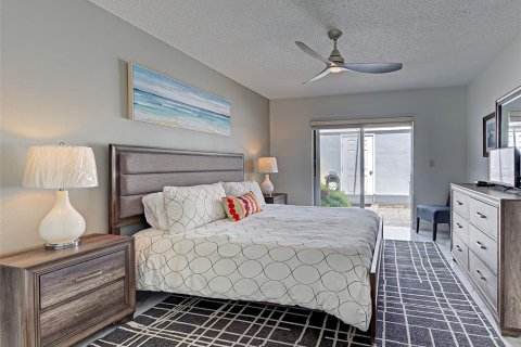 Condo in Venice, Florida, 2 bedrooms  № 2200387 - photo 29