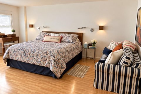 Condo in Lauderdale-by-the-Sea, Florida, 2 bedrooms  № 2370138 - photo 10