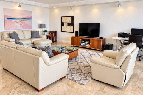 Condo in Lauderdale-by-the-Sea, Florida, 2 bedrooms  № 2370138 - photo 5