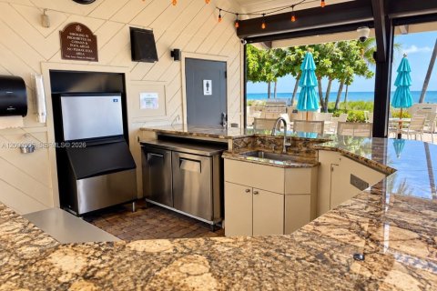 Condo in Lauderdale-by-the-Sea, Florida, 2 bedrooms  № 2370138 - photo 19