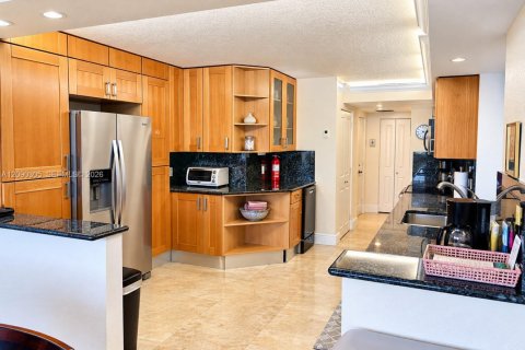 Condo in Lauderdale-by-the-Sea, Florida, 2 bedrooms  № 2370138 - photo 7