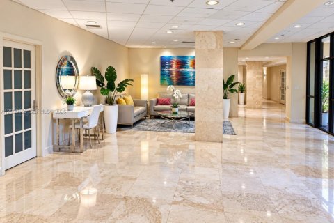 Condo in Lauderdale-by-the-Sea, Florida, 2 bedrooms  № 2370138 - photo 22